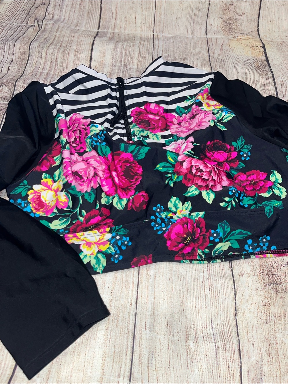 Torrid Black Floral & Stripe Long-Sleeve Swim Top Rash Guard Like New Size 2 2X - Picture 4 of 6